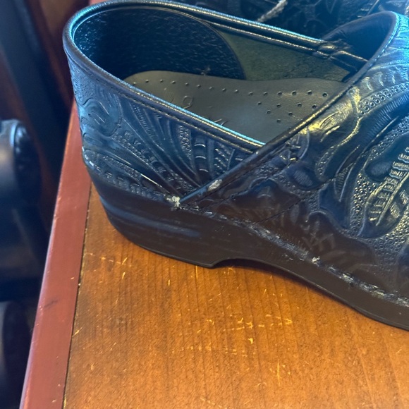 Dansko Black Tooled Clog Size 40= 9.5 -10 Nursing, On Your Feet. Caregiver. - Picture 2 of 16